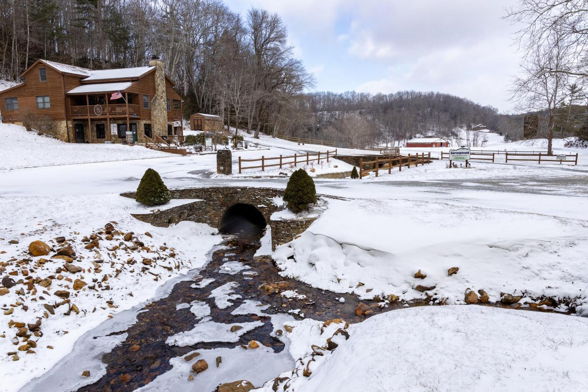 Вилла Springmaid Mountain Spruce Pine Экстерьер фото
